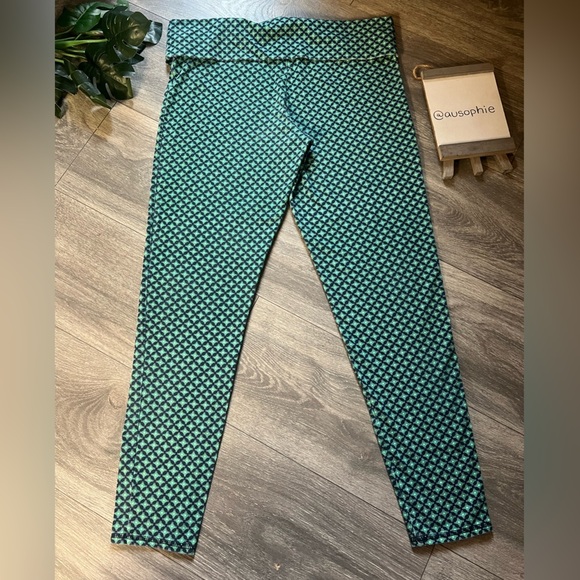 Abercrombie & Fitch Blue & Green Patterned Yoga Leggings. Size L - Picture 4 of 10